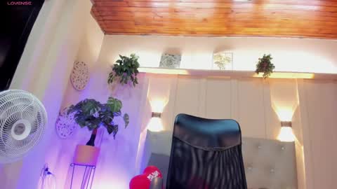 Snapshot of chloerossee chatting on February 14, 2025, 1:56 am Chloe rosse online show from February 14, 2025, 1:56 am