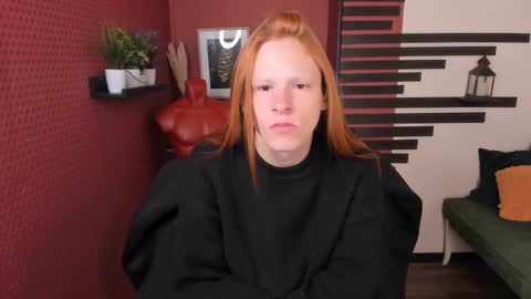 Chloe online show from October 12, 2025, 11:42 am