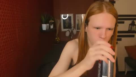 Chloe online show from November 17, 2025, 1:06 pm