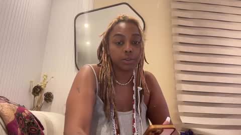 Snapshot of chocolatecakequeen chatting on December 2, 2024, 4:09 am ChocolateCakeQueen online show from December 2, 2024, 4:09 am