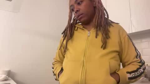 Snapshot of chocolatecakequeen chatting on December 5, 2024, 4:09 am ChocolateCakeQueen online show from December 5, 2024, 4:09 am