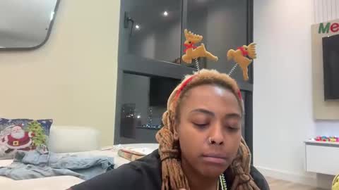 Snapshot of chocolatecakequeen chatting on December 9, 2024, 12:12 am ChocolateCakeQueen online show from December 9, 2024, 12:12 am