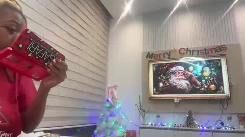 Snapshot of chocolatecakequeen chatting on December 21, 2024, 1:15 am ChocolateCakeQueen online show from December 21, 2024, 1:15 am