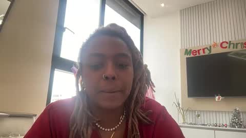 Snapshot of chocolatecakequeen chatting on December 22, 2024, 5:10 pm ChocolateCakeQueen online show from December 22, 2024, 5:10 pm