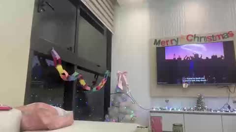 Snapshot of chocolatecakequeen chatting on December 23, 2024, 11:49 pm ChocolateCakeQueen online show from December 23, 2024, 11:49 pm