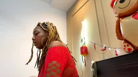 Snapshot of chocolatecakequeen chatting on February 15, 2025, 2:15 am ChocolateCakeQueen online show from February 15, 2025, 2:15 am