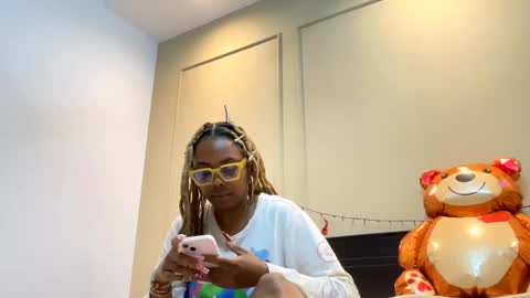 Snapshot of chocolatecakequeen chatting on February 16, 2025, 12:41 am ChocolateCakeQueen online show from February 16, 2025, 12:41 am