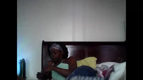 Snapshot of chocolatedrop_ chatting on October 14, 2025, 12:06 pm chocolatedrop_ online show from October 14, 2025, 12:06 pm