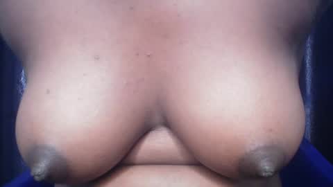 chocoslut22 online show from November 18, 2025, 3:45 am