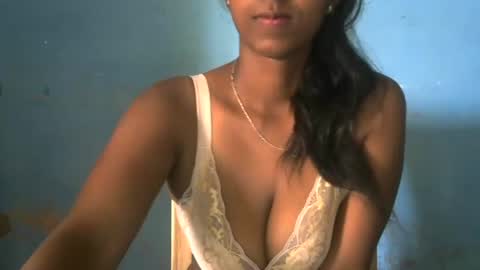 choe03 online show from November 5, 2025, 4:45 am