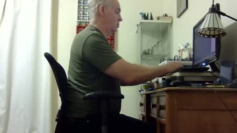 Snapshot of chris2002b chatting on January 8, 2025, 5:27 am chris2002b online show from January 8, 2025, 5:27 am