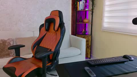 Snapshot of chris_reilly chatting on November 21, 2025, 1:21 pm chris reilly online show from November 21, 2025, 1:21 pm