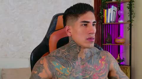 Snapshot of chris_reilly chatting on November 23, 2025, 2:50 pm chris reilly online show from November 23, 2025, 2:50 pm