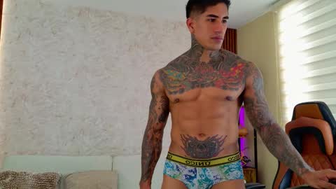 Snapshot of chris_reilly chatting on December 5, 2025, 1:20 pm chris reilly online show from December 5, 2025, 1:20 pm