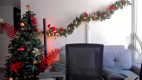 Im Chirs IM MODEL INDEPENDT online show from December 18, 2024, 7:08 pm