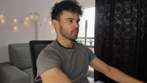 Im Chirs IM MODEL INDEPENDT online show from January 24, 2025, 7:28 pm