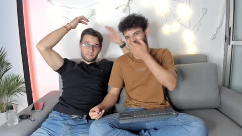 Im Chirs IM MODEL INDEPENDT online show from February 6, 2025, 2:11 am