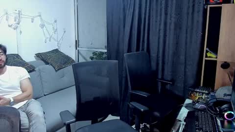 Im Chirs IM MODEL INDEPENDT online show from February 11, 2025, 12:49 am