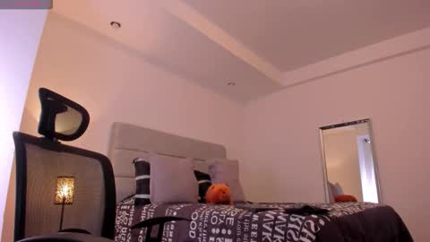 chrismorgan24 online show from November 26, 2025, 4:30 pm