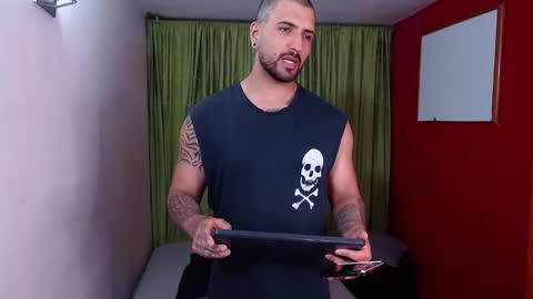 chriss_james online show from November 3, 2025, 11:37 pm