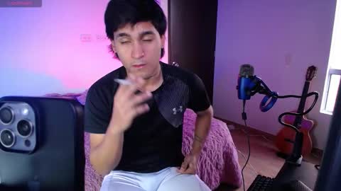 Christian Wang online show from October 28, 2025, 9:39 pm