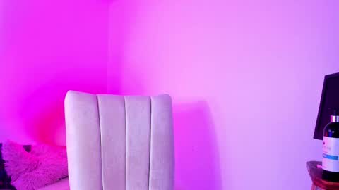 Christian Wang online show from December 21, 2025, 7:54 pm