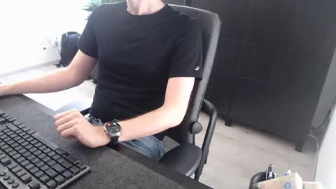 christianblck online show from November 7, 2025, 9:09 am