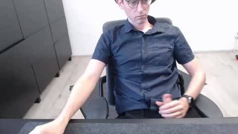 christianblck online show from November 10, 2025, 10:14 am