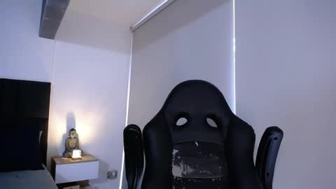 Snapshot of christianvalenzia chatting on November 19, 2025, 1:22 pm Christian online show from November 19, 2025, 1:22 pm