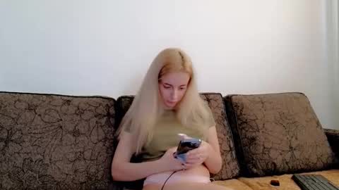 christihanson online show from December 5, 2025, 10:02 am