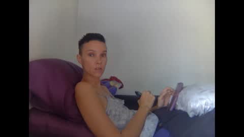 Snapshot of christinasaunters chatting on February 24, 2025, 5:31 pm Christina Saunters online show from February 24, 2025, 5:31 pm