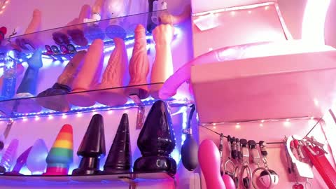 Snapshot of christymilk1 chatting on December 14, 2024, 12:11 am christy online show from December 14, 2024, 12:11 am