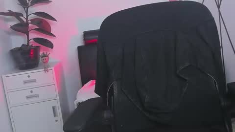 chrristopher77 online show from November 12, 2025, 5:52 am