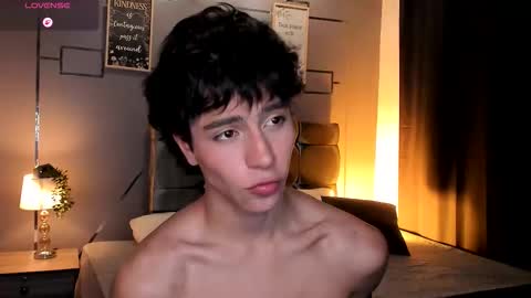 chrristopher77 online show from November 21, 2025, 1:32 pm