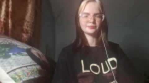 Snapshot of chuupdyke chatting on November 26, 2025, 12:28 pm Lisa online show from November 26, 2025, 12:28 pm