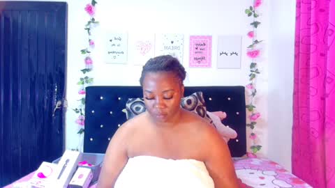 Snapshot of ciaraebonyxxx chatting on January 17, 2025, 2:39 am ciaraebonyxxx online show from January 17, 2025, 2:39 am