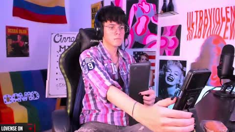 Snapshot of cinnamon_boyxxx chatting on January 14, 2025, 4:47 am David     Independent Model online show from January 14, 2025, 4:47 am