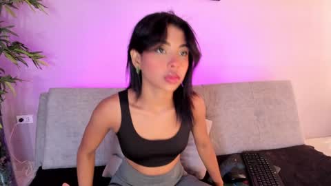 cinnamon_kyla online show from January 17, 2025, 4:57 pm