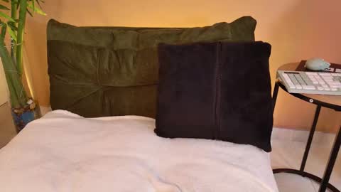 cinnamon_kyla online show from December 2, 2025, 12:54 pm