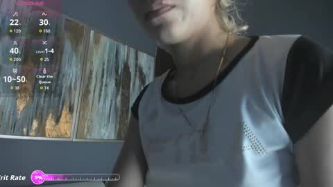 Snapshot of cinnia_ chatting on October 16, 2025, 12:06 pm Cintia online show from October 16, 2025, 12:06 pm