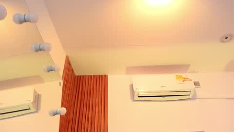 Snapshot of cinnia_ chatting on November 12, 2025, 12:05 pm Cintia online show from November 12, 2025, 12:05 pm