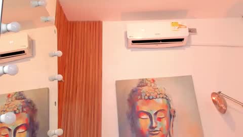 Snapshot of cinnia_ chatting on November 17, 2025, 12:11 pm Cintia online show from November 17, 2025, 12:11 pm