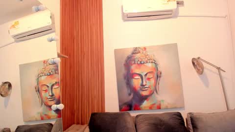 Snapshot of cinnia_ chatting on November 18, 2025, 12:09 pm Cintia online show from November 18, 2025, 12:09 pm