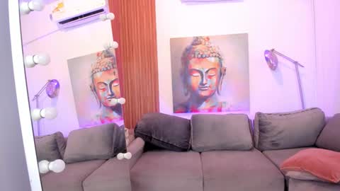 Snapshot of cinnia_ chatting on November 25, 2025, 12:16 pm Cintia online show from November 25, 2025, 12:16 pm