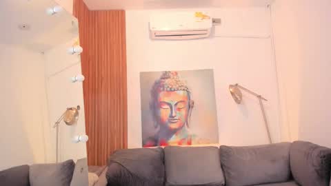 Snapshot of cinnia_ chatting on November 27, 2025, 12:18 pm Cintia online show from November 27, 2025, 12:18 pm