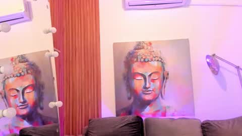 Snapshot of cinnia_ chatting on December 1, 2025, 10:09 am Cintia online show from December 1, 2025, 10:09 am