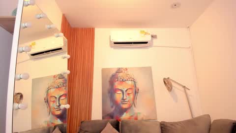 Snapshot of cinnia_ chatting on December 4, 2025, 10:13 am Cintia online show from December 4, 2025, 10:13 am