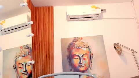 Snapshot of cinnia_ chatting on December 5, 2025, 10:13 am Cintia online show from December 5, 2025, 10:13 am