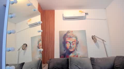 Snapshot of cinnia_ chatting on December 15, 2025, 10:19 am Cintia online show from December 15, 2025, 10:19 am