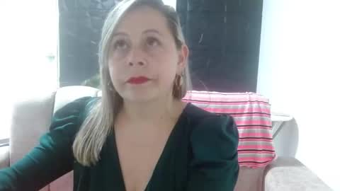 cinthia1609 online show from February 25, 2025, 7:47 pm